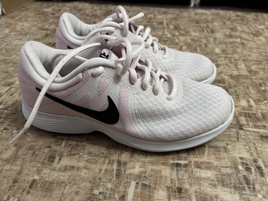 Кроссовки Nike женские