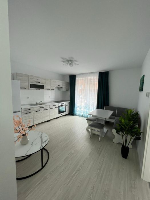 Inchiriez apartament