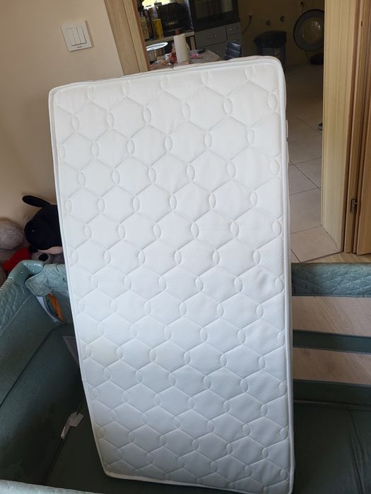 Продавам кошара с матрак