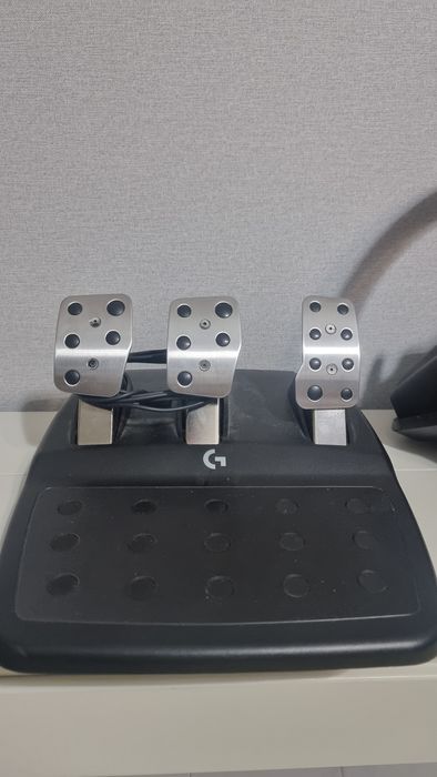 Продам игровой руль logitech g923