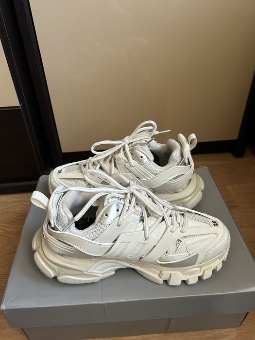 Balenciaga track
