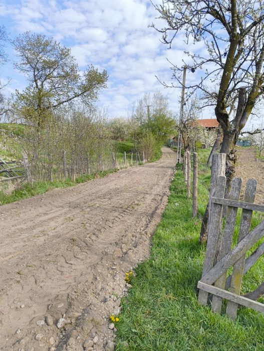 Casa de cărămidă + teren, sat Brătești comuna Albești la 25 de minute de Curtea de Argeș!