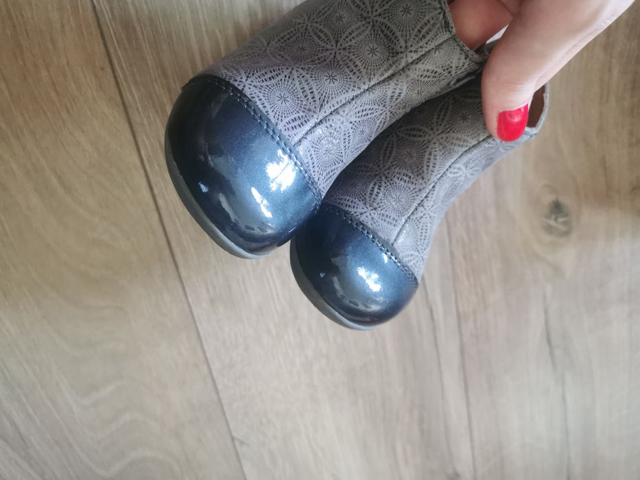 Ghetute Aster, piele, stare buna, marimea 22, 40 ron