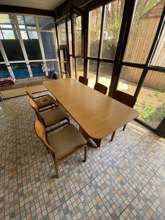 Кухонный стол со 6 стульями