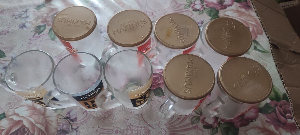 Бокалы с крышкой.