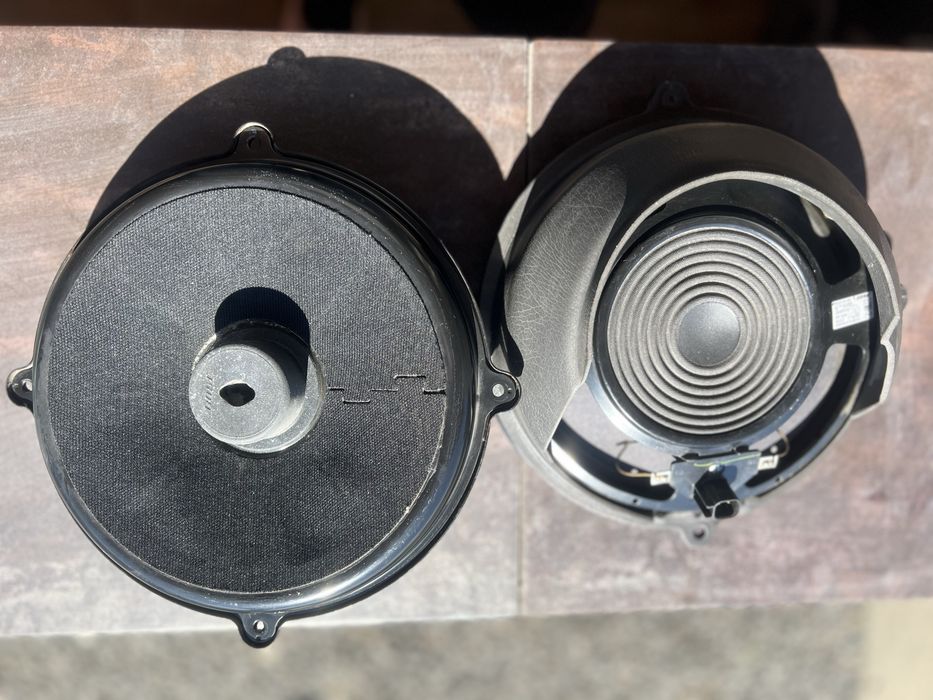 Vând 2 difuzoare Bose
