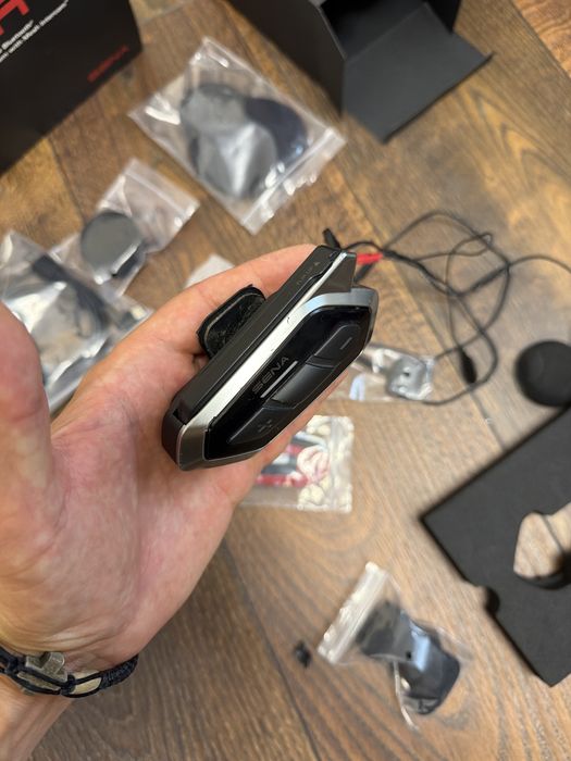 Se vinde intercom moto sena 50r
