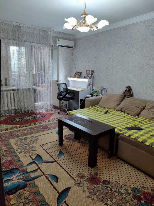 Чиланзар-1. Кирпичный дом, 3х комнатная квартира вдоль дороги. TL