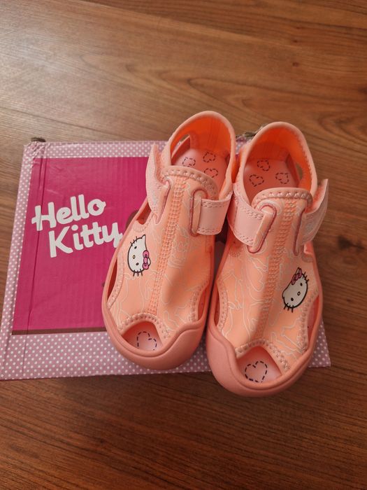 Продам детскую обувь для девочки р. 28