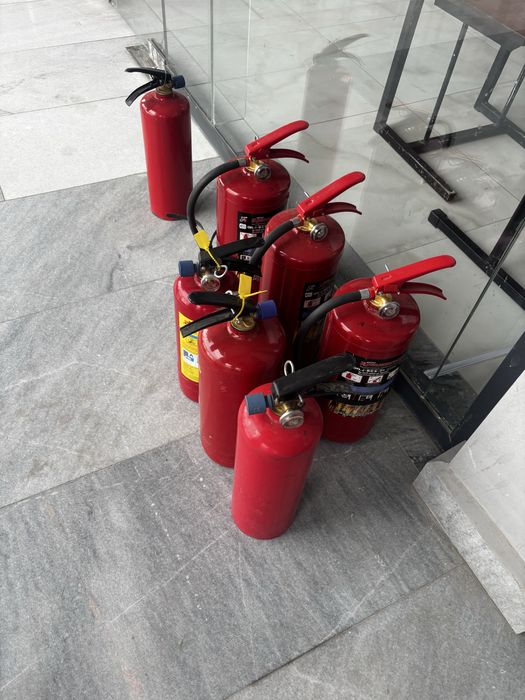 Огнетушителар сотилади холати янги россияда ишлаб чиқидган. 8 дона бор