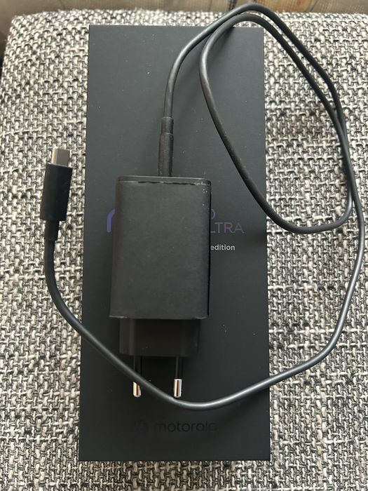 Motorola50 ultra razr