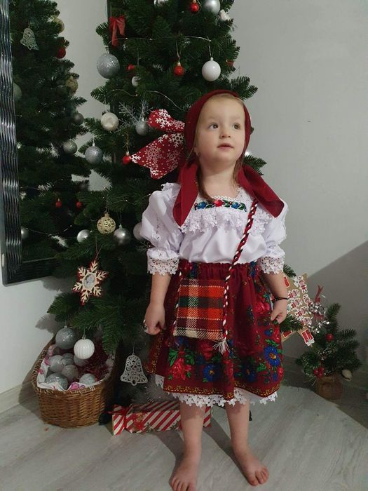 Costum popular pentru fetite de Maramures