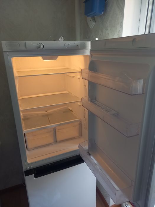 Холодильник Indesit