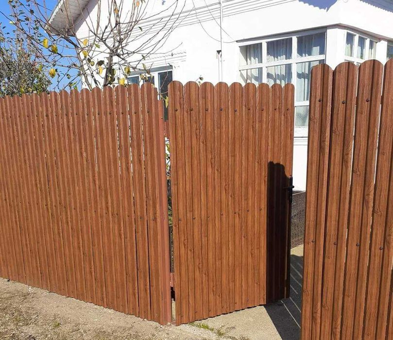 Garduri din sipca metalica si porti de diferite modele si dimensiuni