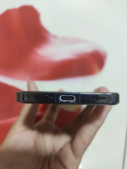 Продам Xiaomi 13