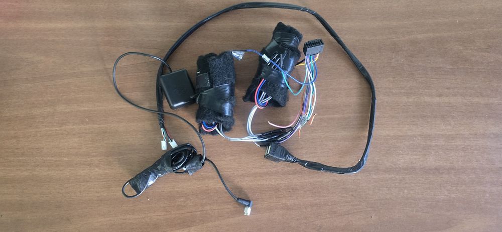 Продаётся 10 дюймовый авто монитор JAC 8227 андроид.