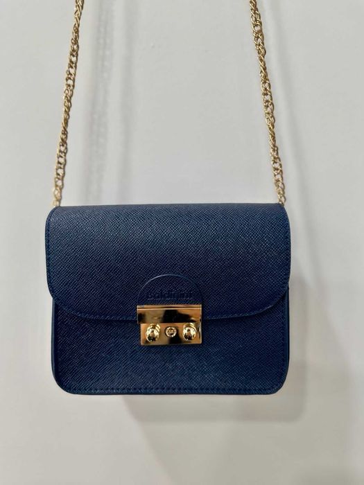 НОВА тъмно синя чанта Baldini