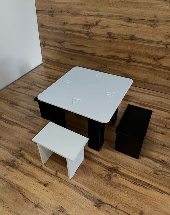 Столик со стульями