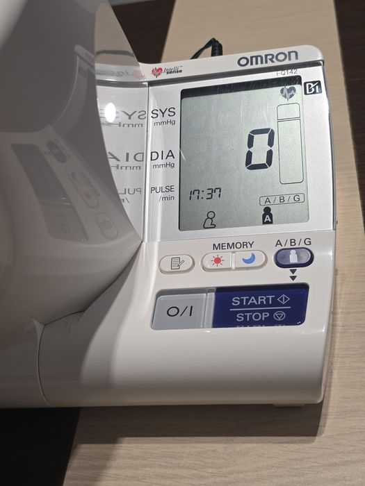 Aparat masurat tensiunea arteriala  Omron i-q142 Intellisense