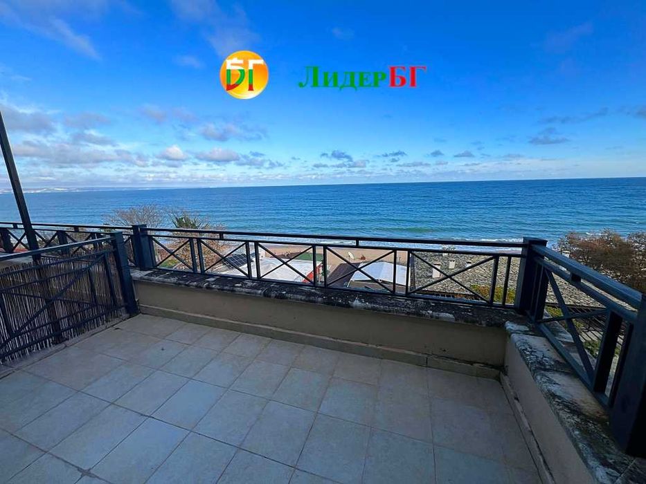 Двустаен апартамент с фронтална гледка морето на първа линия