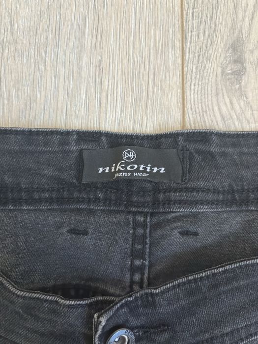 blugi Nikotin negrii