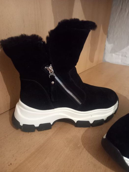 Продам замшевые сапоги