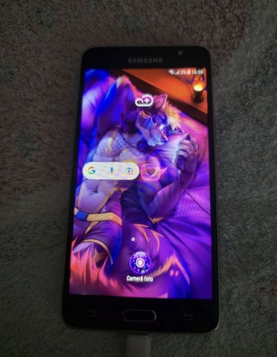 Vand un telefon cu android 7