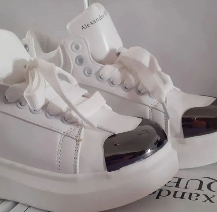 Сапасы 100% гарантия аяқ-киімдер.Бағасы 7000тг