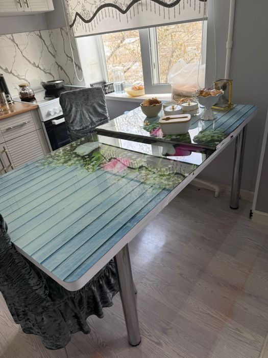 Стол сатылады кухонный