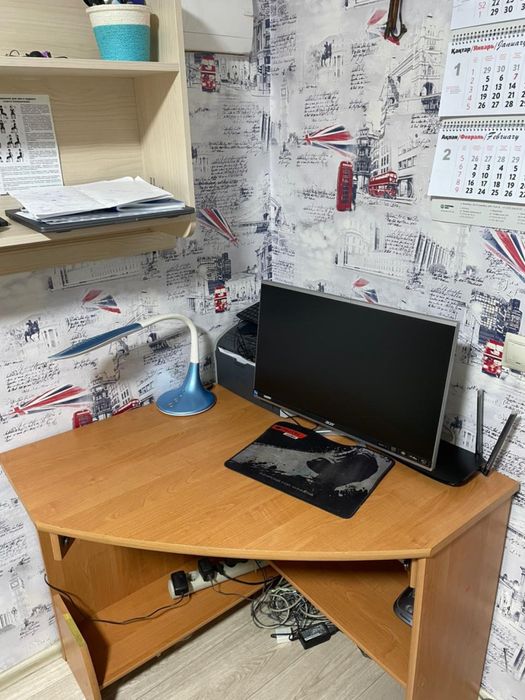 Угловой  компьютерный столик