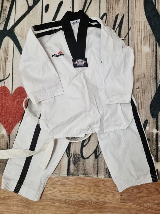 Кимоно          .