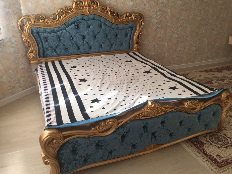 Хорошый спальный, шкаф, комод и тумбочка продается