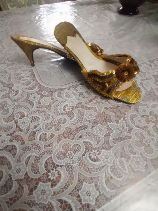 Женские шлепанцы