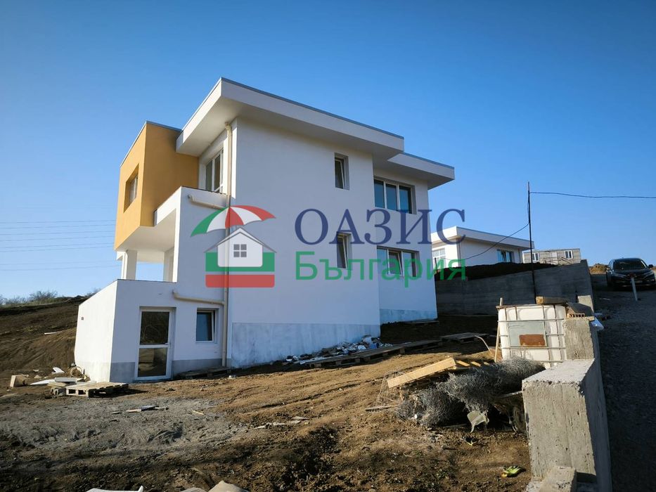 Нова двуетажна къща във вилно селище край Бургас, с. Черни Връх, 280