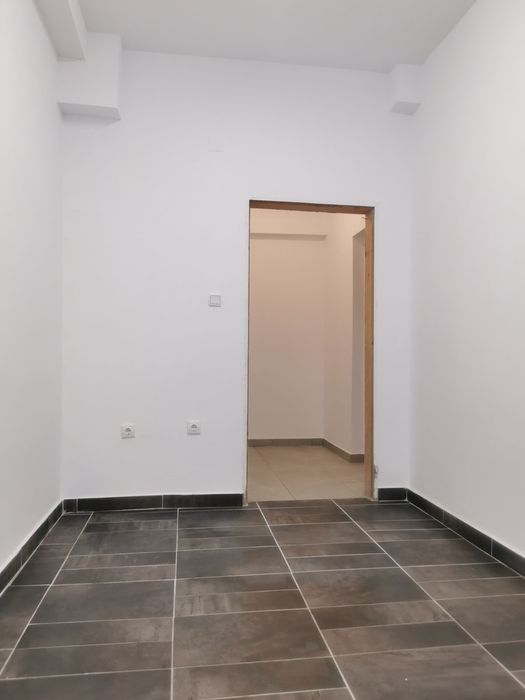 ПРОДАВАМ Търговско помещение