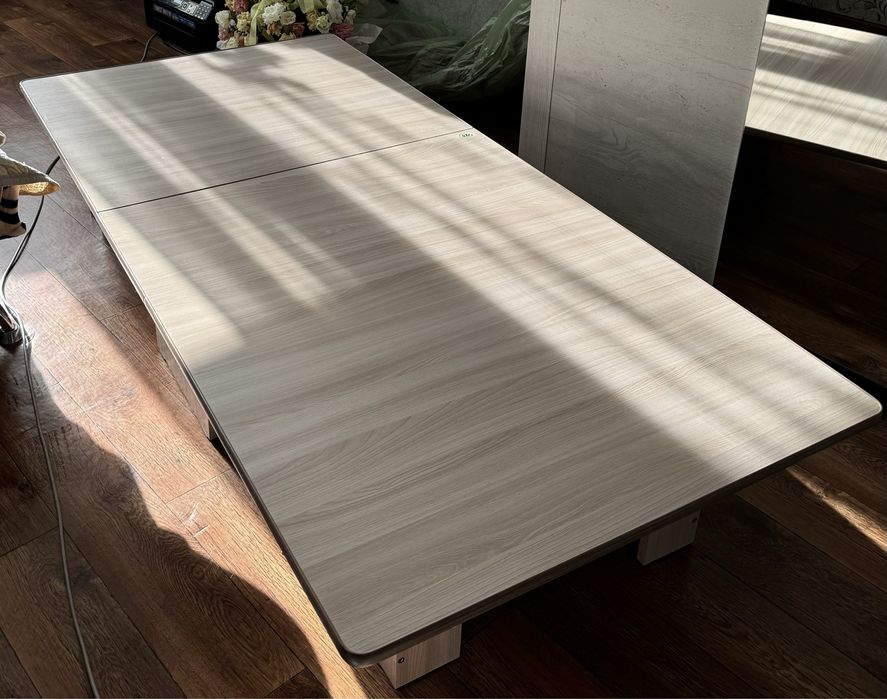 Продам стол.