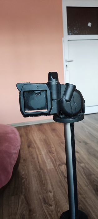 Статив /tripod/ CARENA