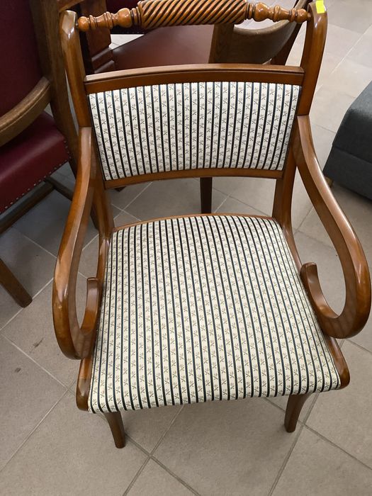 Трапезни  столове -различни!