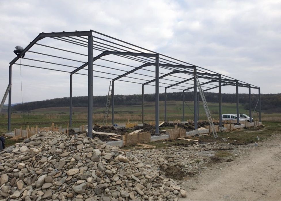 Vand hale metalice la pret de producator