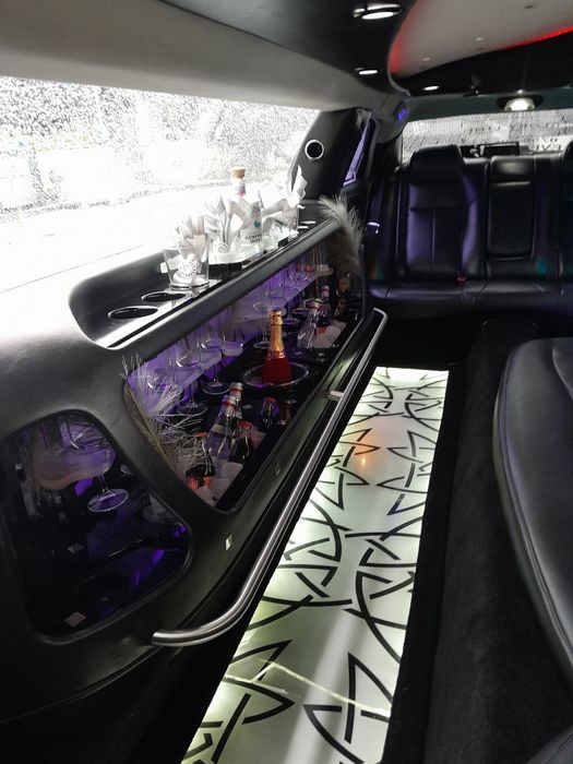 Închiriez Limuzina nuntii botezuri ect..