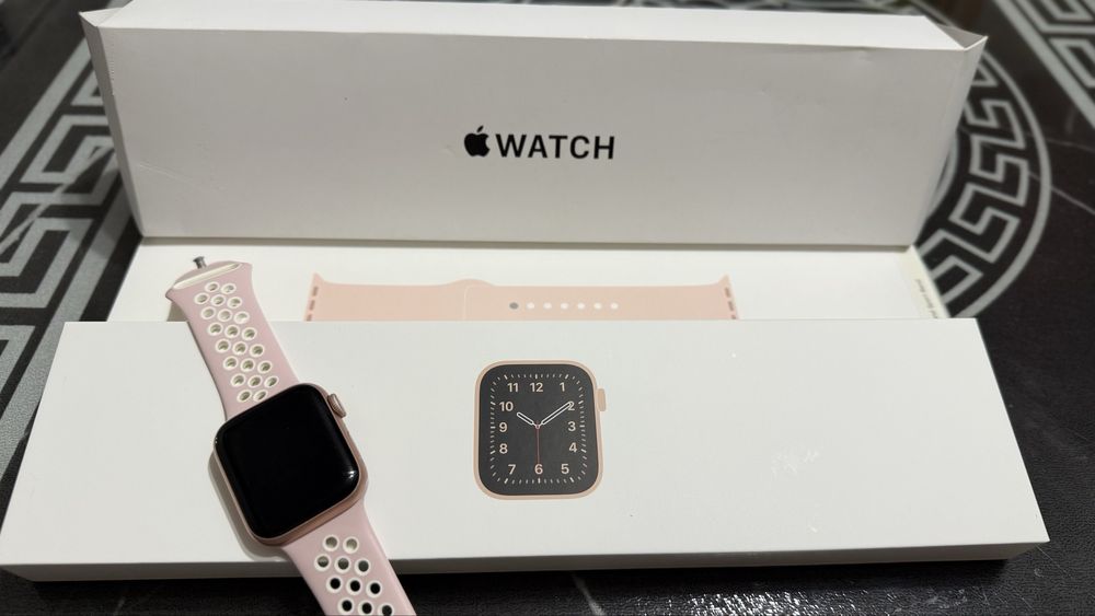 Apple Watch SE 40mm Gold Alu Pink Sand Sport Band