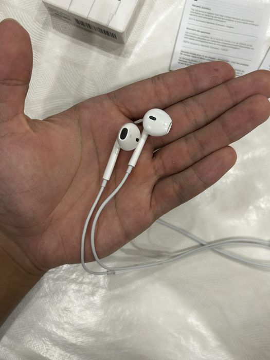 Продам наушиники Apple EarPods 3.5mm mini jack