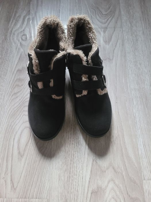 Женские замшевые ботинки