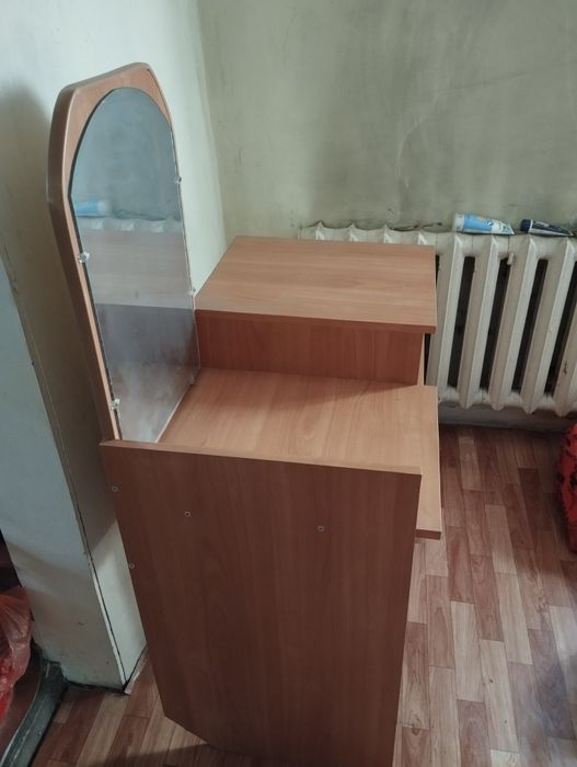 Продаю туалетный столик