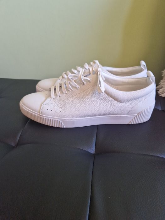 Бели Кецове Hugo