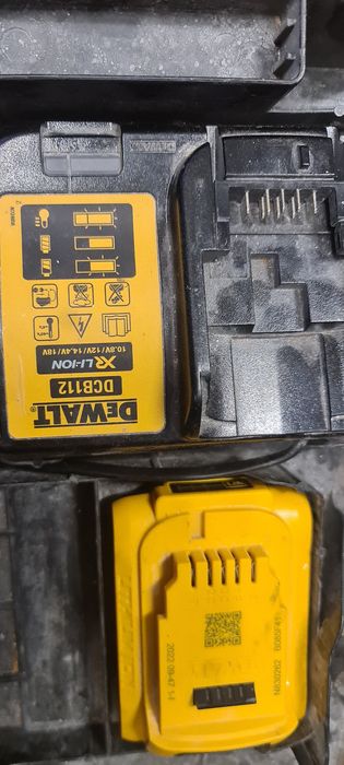 Dewalt 2022, 2x baterie, incarcator
