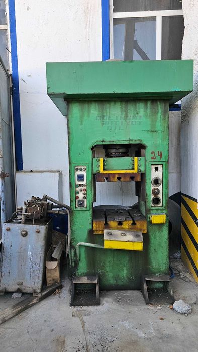 Sotiladi — 100 tonnalik gidravlik press, narxi kelishiladi.