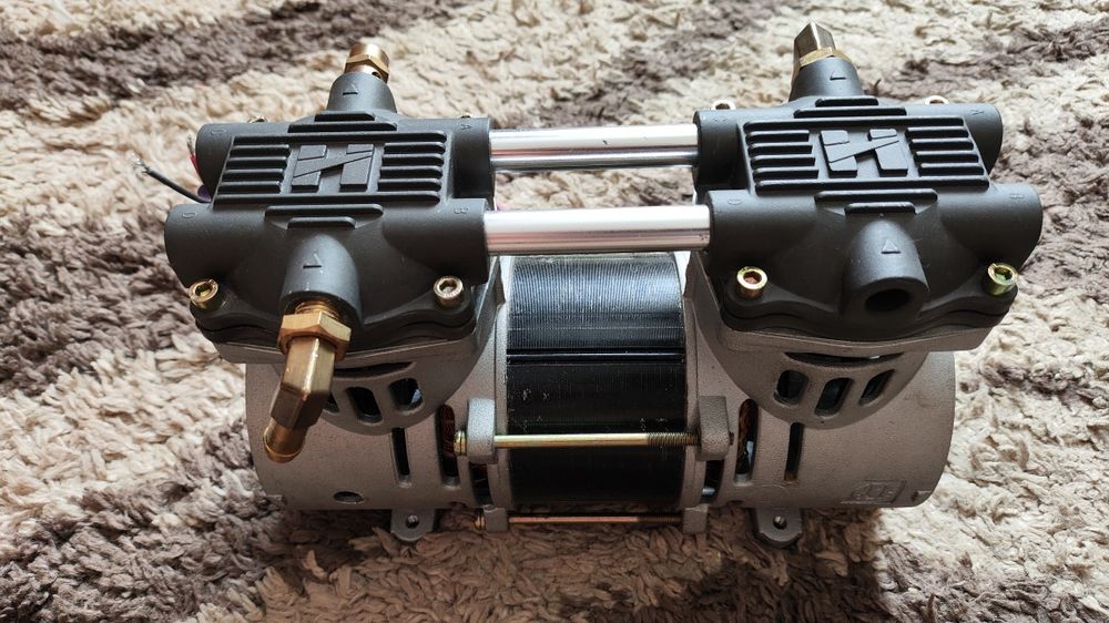 Компрессор поршневой безмаслянный.