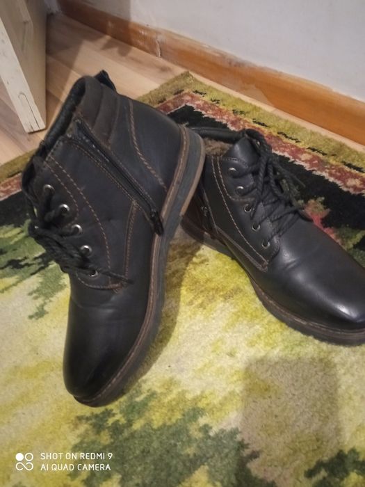 Ботинки мужские теплые,цвет темно коричневый состояние отличное