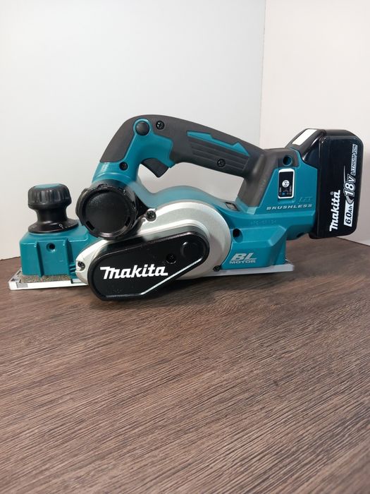 Vând rindea de mână Makita